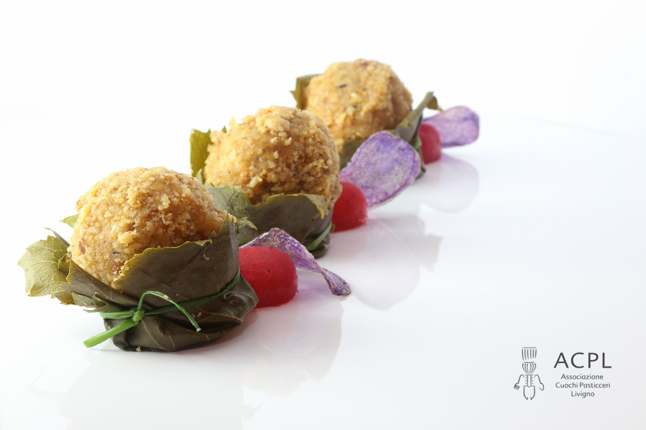 Featured image for “Rocher di fagiano in foglia di vite con chips di patate viola e glene al ribes”